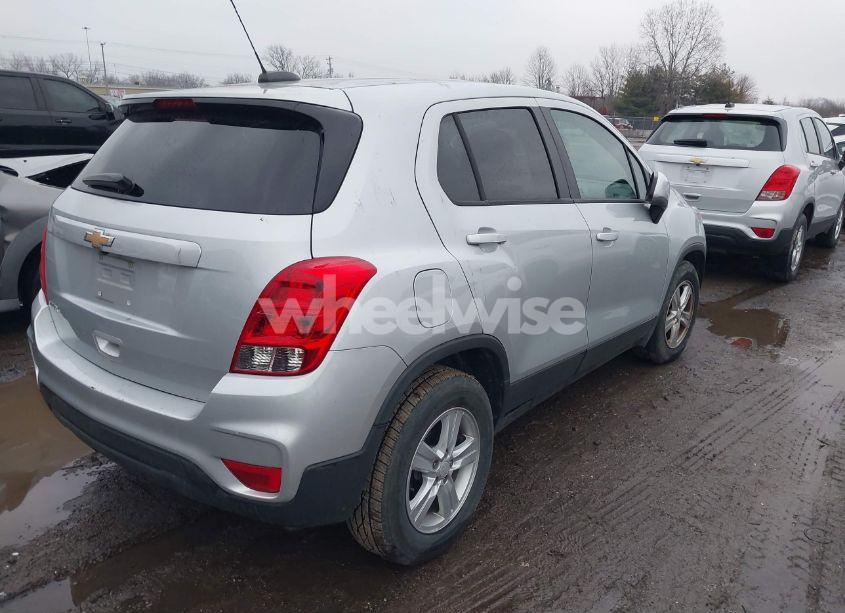 Photo 4 of 2020 Chevrolet Trax FWD LS (VIN 3GNCJKSB3LL129210)