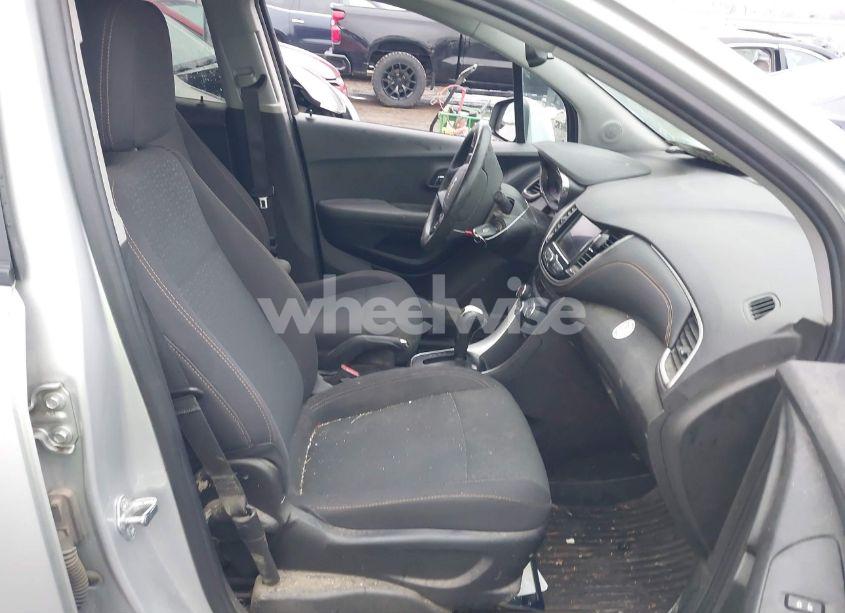 Photo 5 of 2020 Chevrolet Trax FWD LS (VIN 3GNCJKSB3LL129210)