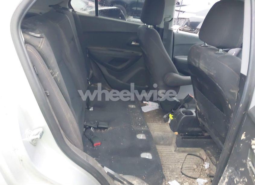 Photo 8 of 2020 Chevrolet Trax FWD LS (VIN 3GNCJKSB3LL129210)