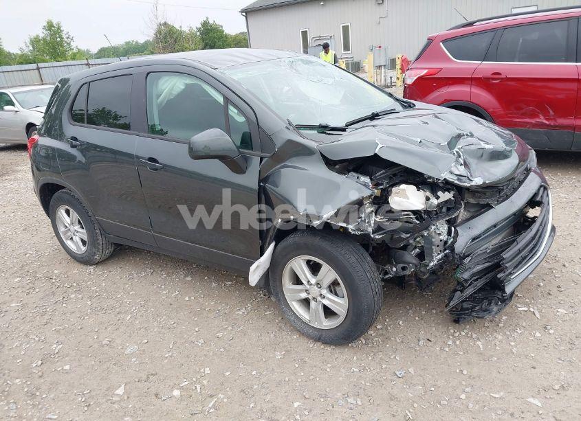 2020 Chevrolet Trax FWD LS (VIN 3GNCJKSB3LL169352) main photo
