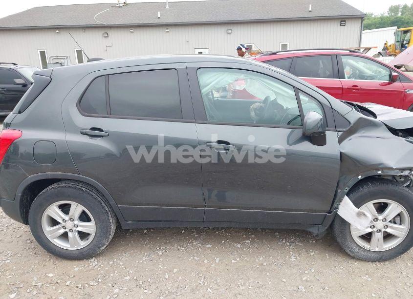 Photo 13 of 2020 Chevrolet Trax FWD LS (VIN 3GNCJKSB3LL169352)