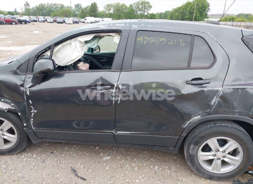 Photo 14 of 2020 Chevrolet Trax FWD LS (VIN 3GNCJKSB3LL169352)