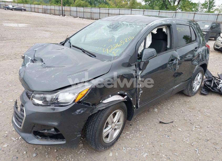 Photo 2 of 2020 Chevrolet Trax FWD LS (VIN 3GNCJKSB3LL169352)