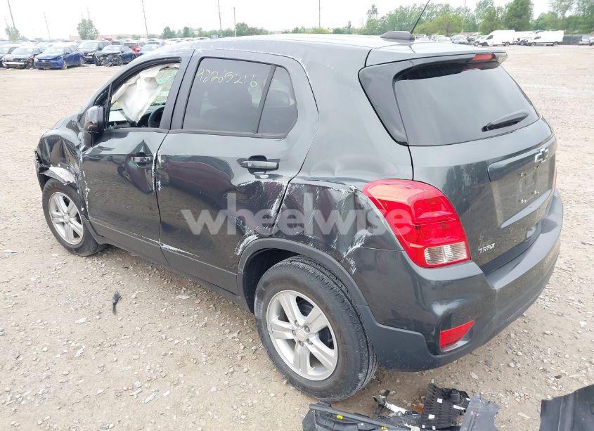 Photo 3 of 2020 Chevrolet Trax FWD LS (VIN 3GNCJKSB3LL169352)