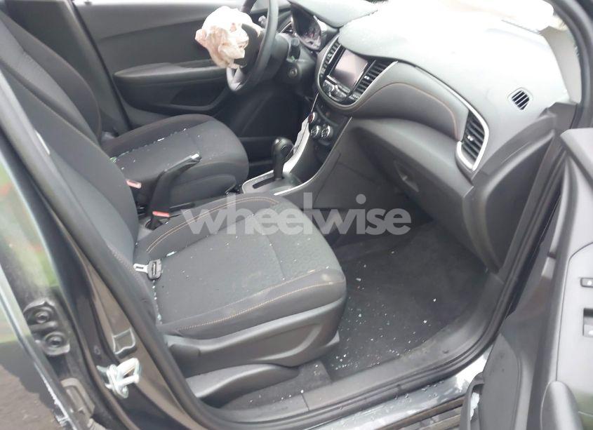 Photo 5 of 2020 Chevrolet Trax FWD LS (VIN 3GNCJKSB3LL169352)