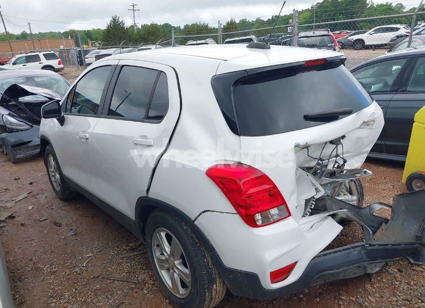 Photo 3 of 2020 Chevrolet Trax FWD LS (VIN 3GNCJKSB3LL186331)