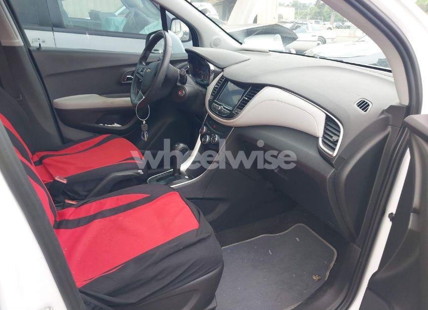 Photo 5 of 2020 Chevrolet Trax FWD LS (VIN 3GNCJKSB3LL186331)