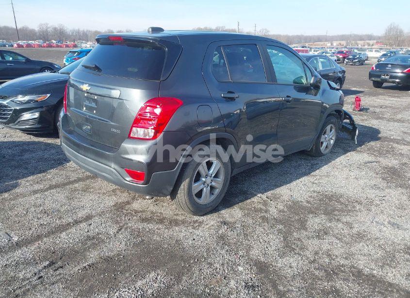 Photo 4 of 2020 Chevrolet Trax FWD LS (VIN 3GNCJKSB3LL198575)