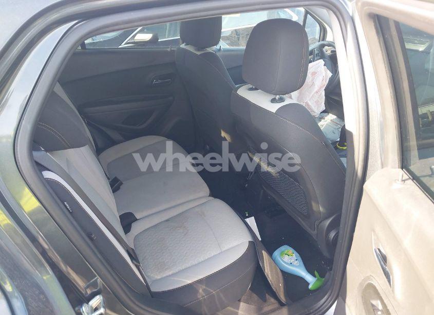 Photo 8 of 2020 Chevrolet Trax FWD LS (VIN 3GNCJKSB3LL198575)