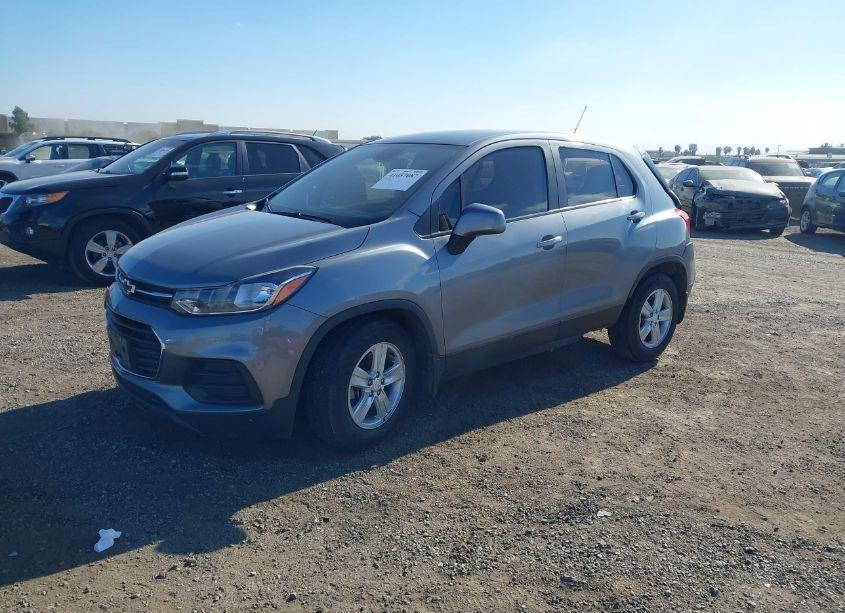 Photo 2 of 2020 Chevrolet Trax FWD LS (VIN 3GNCJKSB3LL299230)