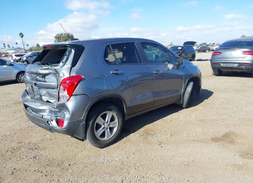 Photo 4 of 2020 Chevrolet Trax FWD LS (VIN 3GNCJKSB3LL299230)