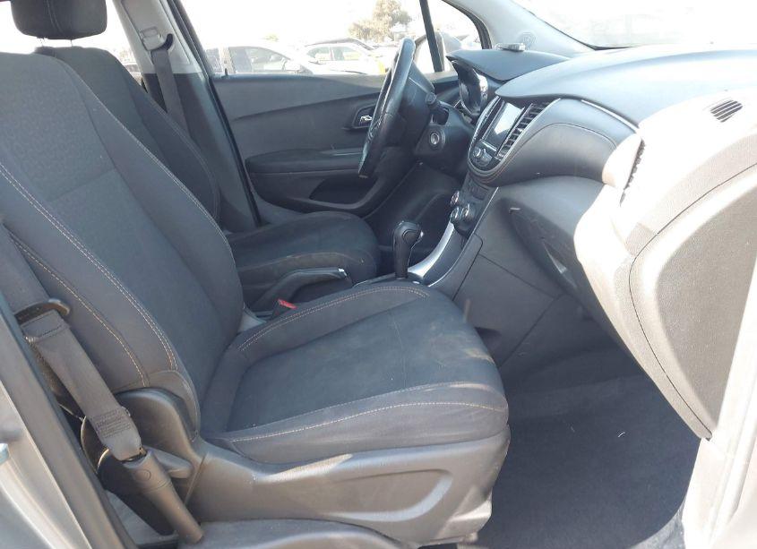 Photo 5 of 2020 Chevrolet Trax FWD LS (VIN 3GNCJKSB3LL299230)