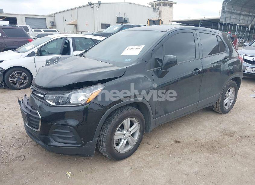 Photo 2 of 2020 Chevrolet Trax FWD LS (VIN 3GNCJKSB3LL326149)