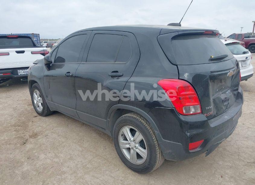 Photo 3 of 2020 Chevrolet Trax FWD LS (VIN 3GNCJKSB3LL326149)