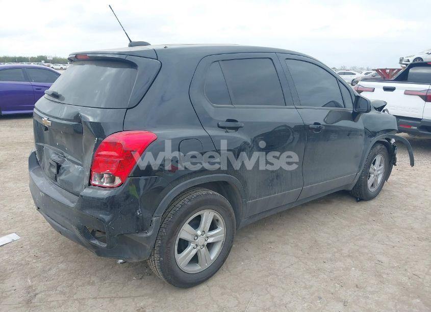 Photo 4 of 2020 Chevrolet Trax FWD LS (VIN 3GNCJKSB3LL326149)