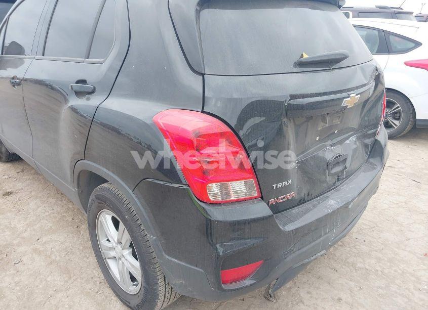 Photo 6 of 2020 Chevrolet Trax FWD LS (VIN 3GNCJKSB3LL326149)