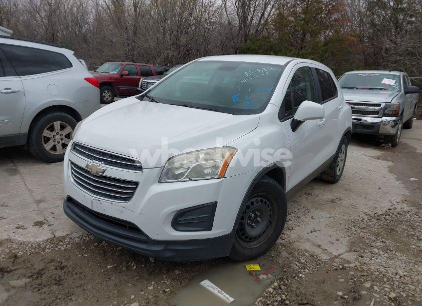 Photo 2 of 2015 Chevrolet Trax 1LS (VIN 3GNCJKSB4FL239915)
