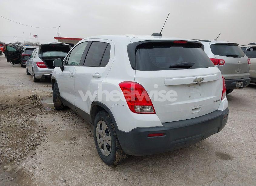 Photo 3 of 2015 Chevrolet Trax 1LS (VIN 3GNCJKSB4FL239915)
