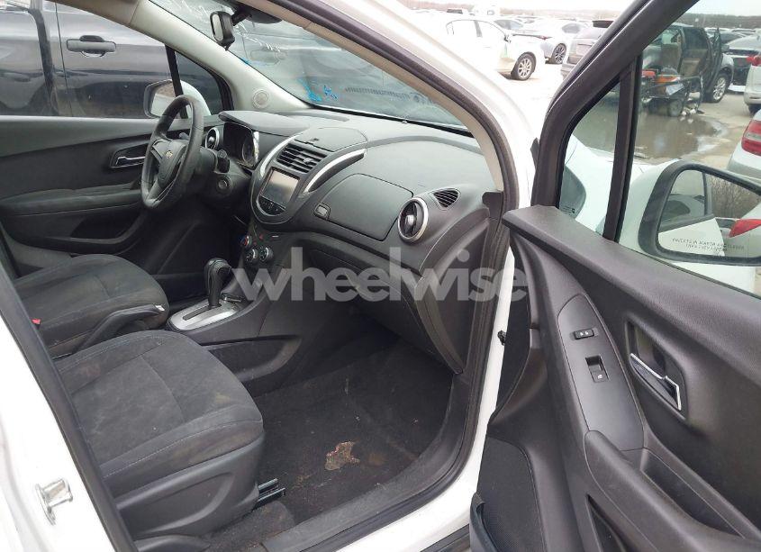 Photo 5 of 2015 Chevrolet Trax 1LS (VIN 3GNCJKSB4FL239915)