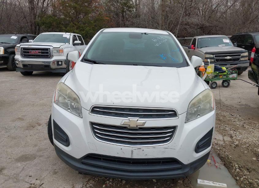 Photo 6 of 2015 Chevrolet Trax 1LS (VIN 3GNCJKSB4FL239915)
