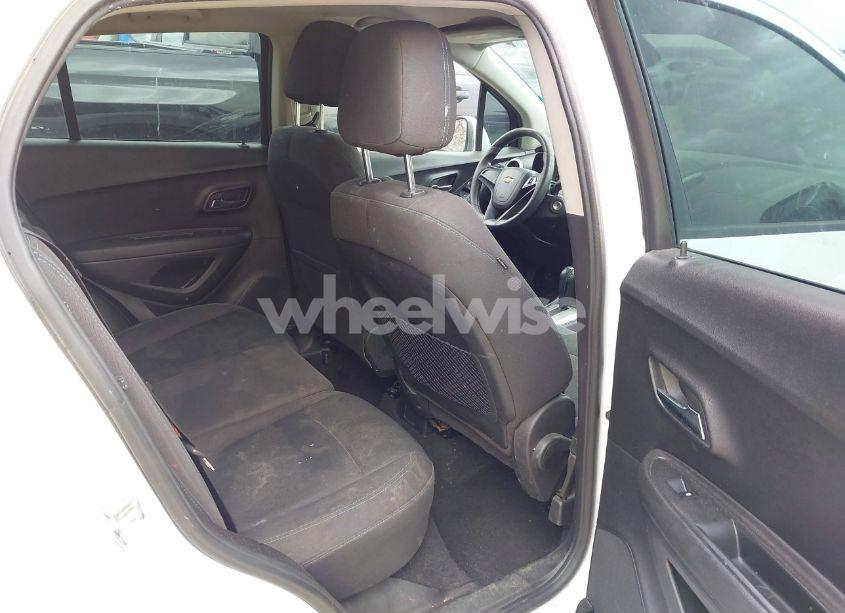 Photo 8 of 2015 Chevrolet Trax 1LS (VIN 3GNCJKSB4FL239915)