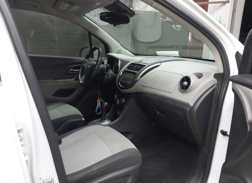 Photo 5 of 2016 Chevrolet Trax 1LS (VIN 3GNCJKSB4GL265593)