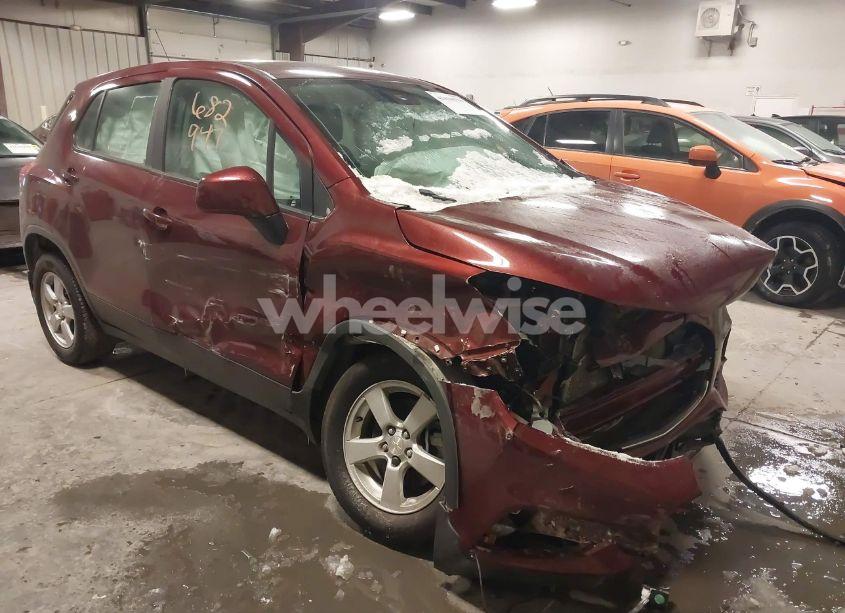 2017 Chevrolet Trax LS (VIN 3GNCJKSB4HL190136) main photo