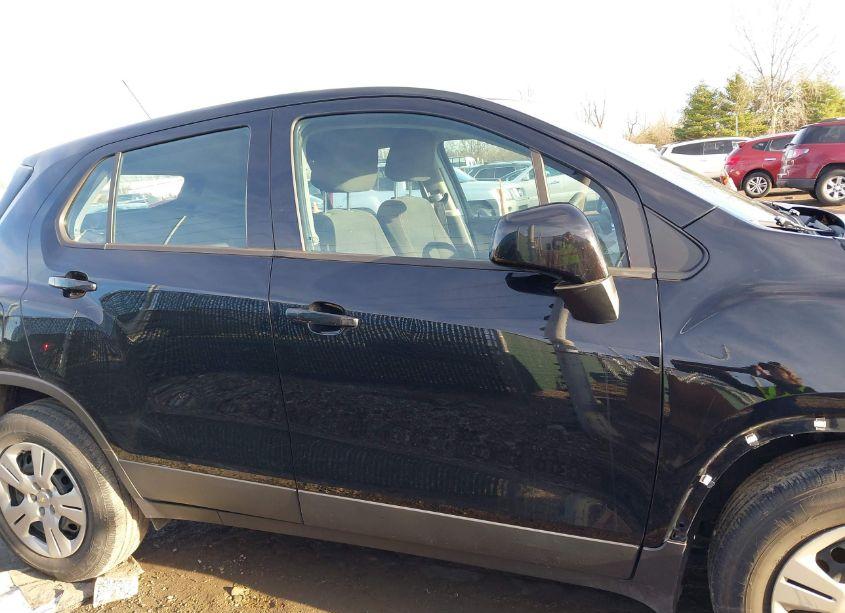 Photo 14 of 2018 Chevrolet Trax LS (VIN 3GNCJKSB4JL262507)