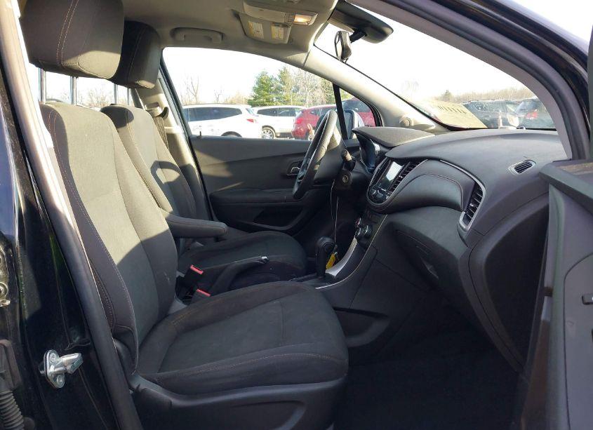 Photo 5 of 2018 Chevrolet Trax LS (VIN 3GNCJKSB4JL262507)