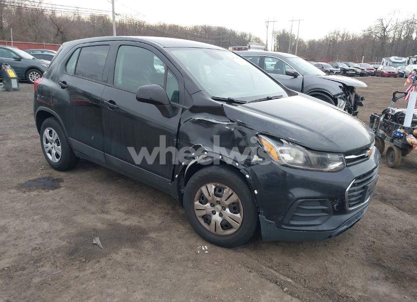 2019 Chevrolet Trax LS (VIN 3GNCJKSB4KL179452) main photo