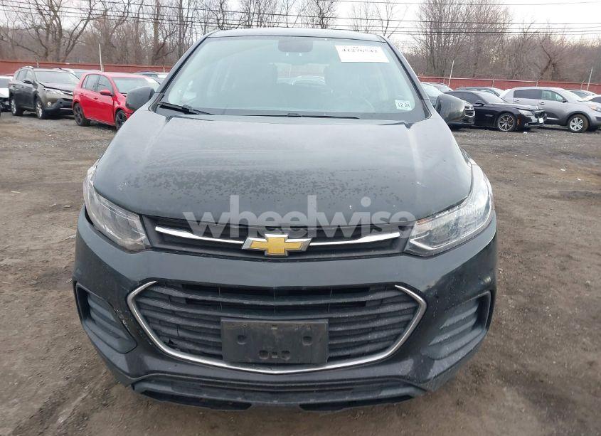 Photo 11 of 2019 Chevrolet Trax LS (VIN 3GNCJKSB4KL179452)