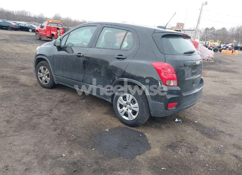 Photo 3 of 2019 Chevrolet Trax LS (VIN 3GNCJKSB4KL179452)