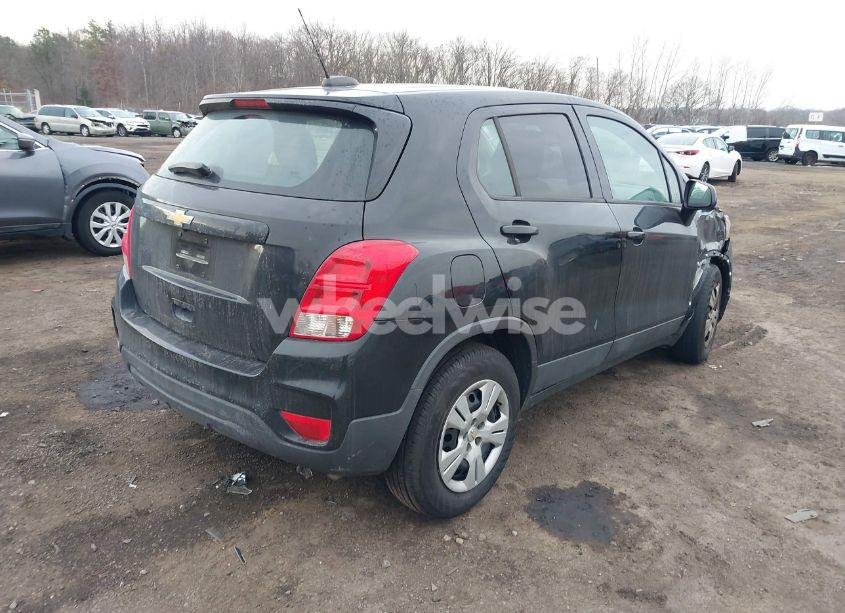 Photo 4 of 2019 Chevrolet Trax LS (VIN 3GNCJKSB4KL179452)
