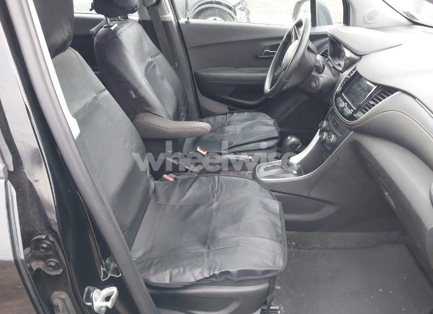 Photo 5 of 2019 Chevrolet Trax LS (VIN 3GNCJKSB4KL179452)