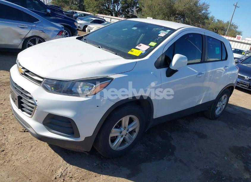 Photo 2 of 2019 Chevrolet Trax LS (VIN 3GNCJKSB4KL279244)