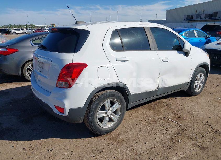 Photo 4 of 2019 Chevrolet Trax LS (VIN 3GNCJKSB4KL279244)