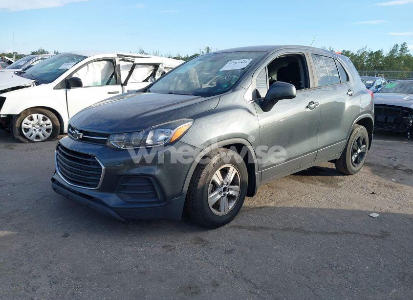 Photo 2 of 2019 Chevrolet Trax LS (VIN 3GNCJKSB4KL289367)
