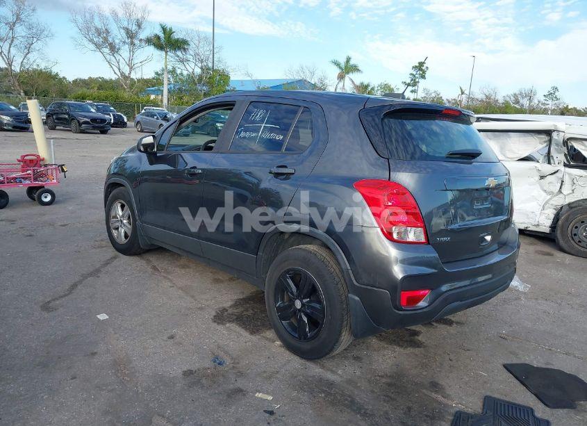 Photo 3 of 2019 Chevrolet Trax LS (VIN 3GNCJKSB4KL289367)