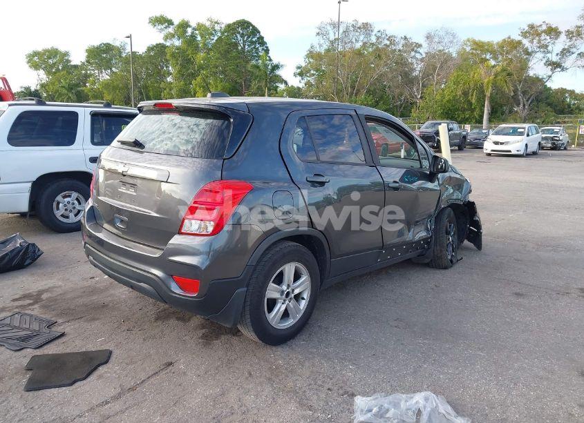 Photo 4 of 2019 Chevrolet Trax LS (VIN 3GNCJKSB4KL289367)