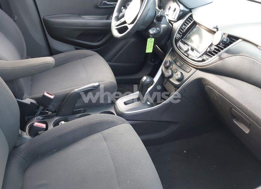 Photo 5 of 2019 Chevrolet Trax LS (VIN 3GNCJKSB4KL289367)