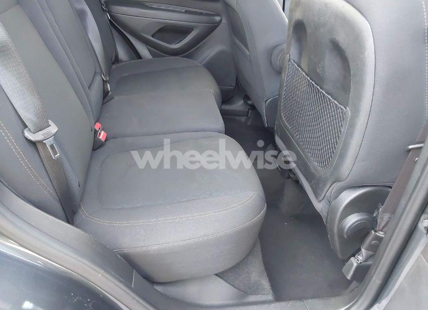 Photo 8 of 2019 Chevrolet Trax LS (VIN 3GNCJKSB4KL289367)