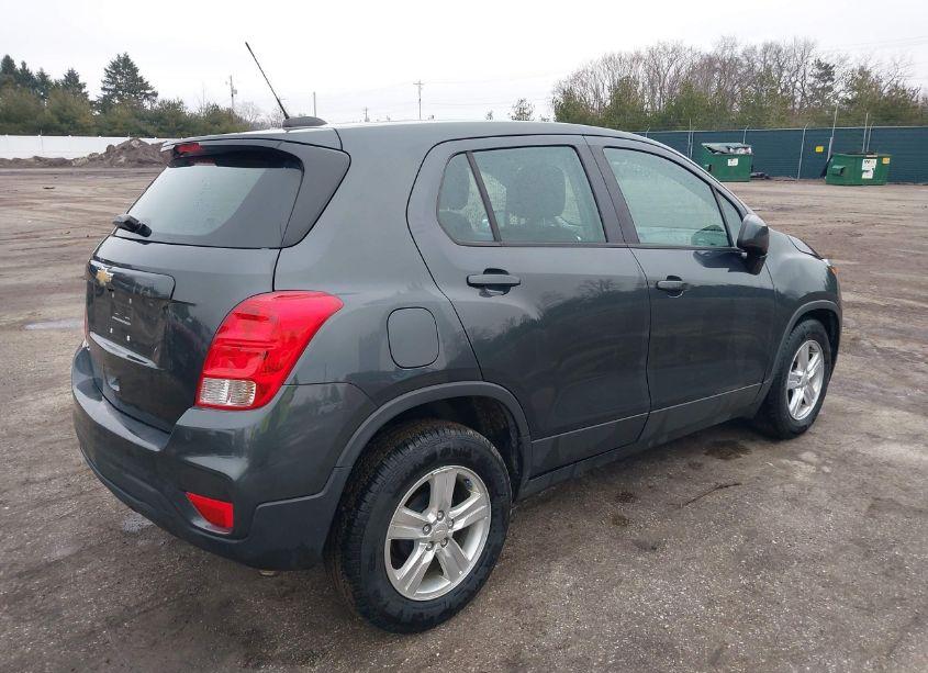 Photo 4 of 2019 Chevrolet Trax LS (VIN 3GNCJKSB4KL299655)