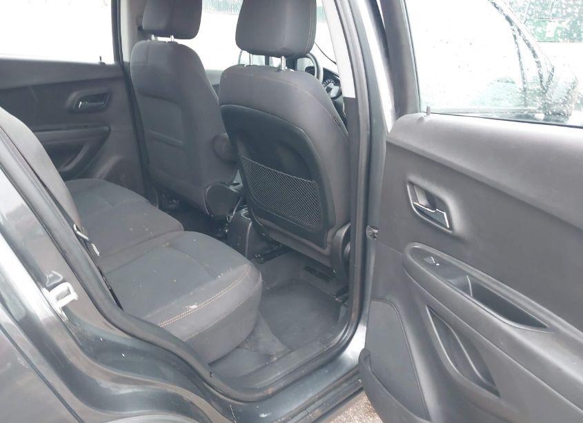 Photo 8 of 2019 Chevrolet Trax LS (VIN 3GNCJKSB4KL299655)