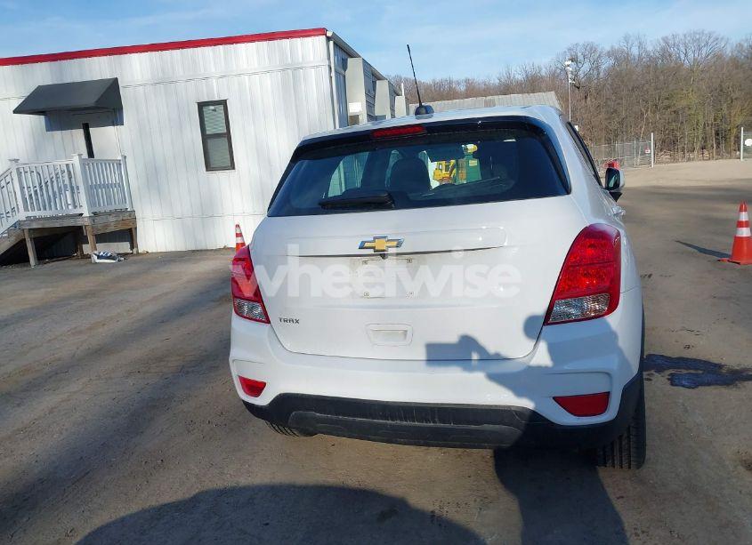 Photo 16 of 2019 Chevrolet Trax LS (VIN 3GNCJKSB4KL389162)