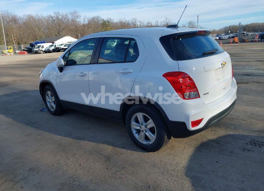 Photo 3 of 2019 Chevrolet Trax LS (VIN 3GNCJKSB4KL389162)