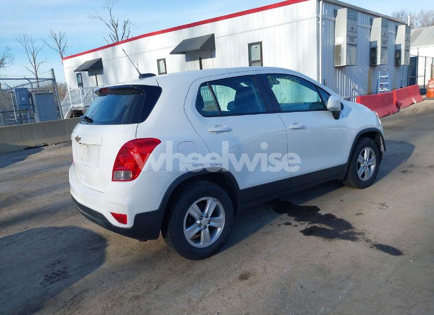 Photo 4 of 2019 Chevrolet Trax LS (VIN 3GNCJKSB4KL389162)