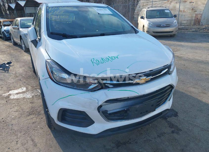 Photo 6 of 2019 Chevrolet Trax LS (VIN 3GNCJKSB4KL389162)
