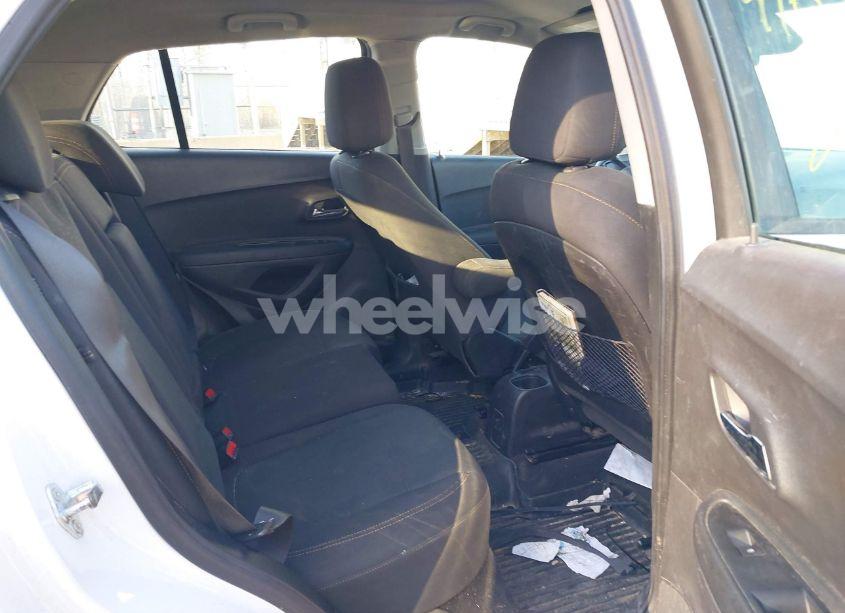 Photo 8 of 2019 Chevrolet Trax LS (VIN 3GNCJKSB4KL389162)