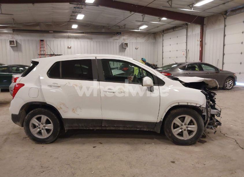 Photo 13 of 2019 Chevrolet Trax LS (VIN 3GNCJKSB4KL395852)
