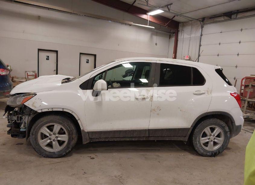 Photo 14 of 2019 Chevrolet Trax LS (VIN 3GNCJKSB4KL395852)